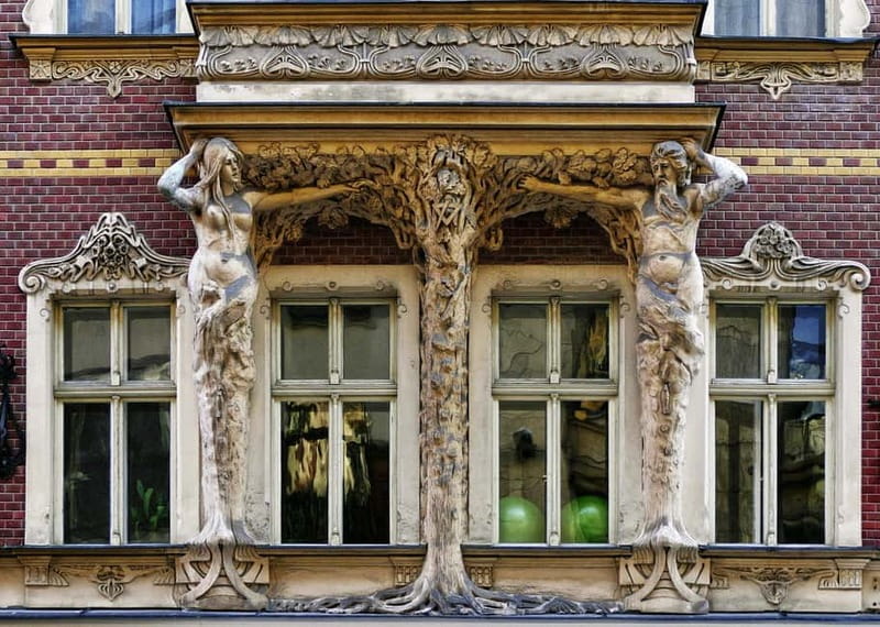 Riga: Old Town Walking Tour with Art Nouveau Highlights - Liv Square and The Three Brothers: your best photo stop