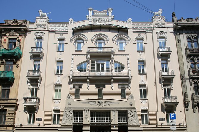 Riga's Architecture: A self-guided audio tour of the city's art nouveau history - Getting started with VoiceMap on your phone