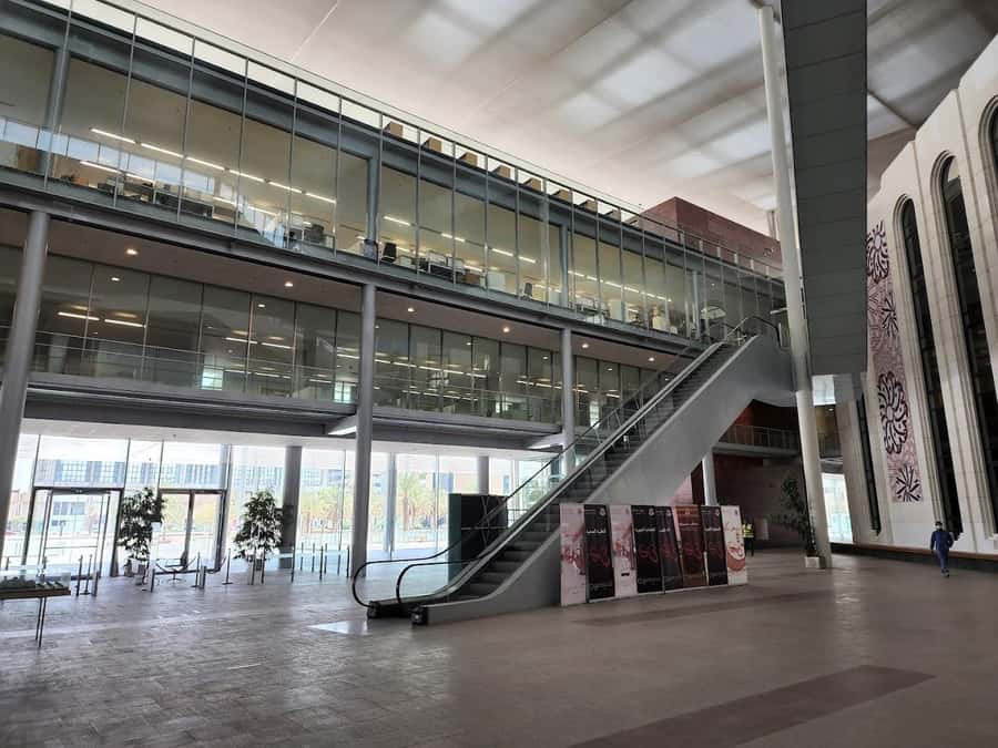 Riyadh: King Fahad National Library Guided Tour - Arriving at King Fahad National Library: Get Your Bearings Fast