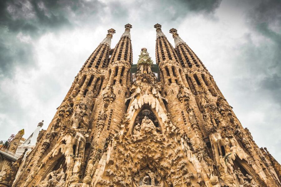 Sagrada Familia & Gaudi Guided Tour Private or Small Groups - Sagrada Familia Inside: How the 1.5 Hours Gets Used