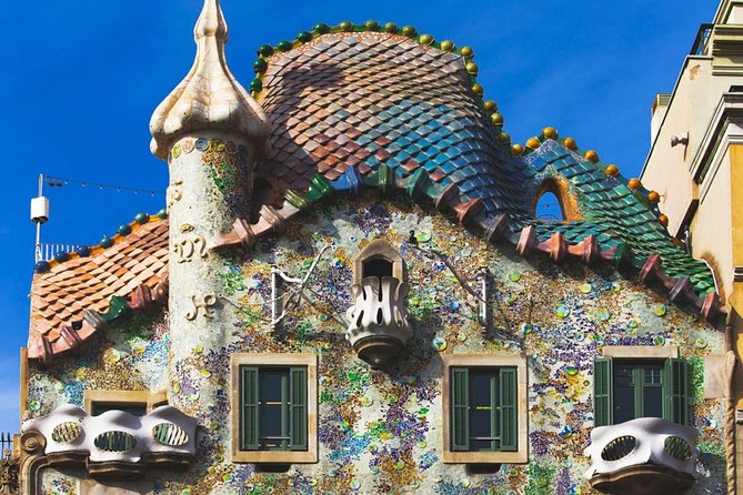 Sagrada Familia & Gaudi Tour Private or Small Group with Tickets - Casa Batlló and La Pedrera: Icon Stops Without the Entry Fees