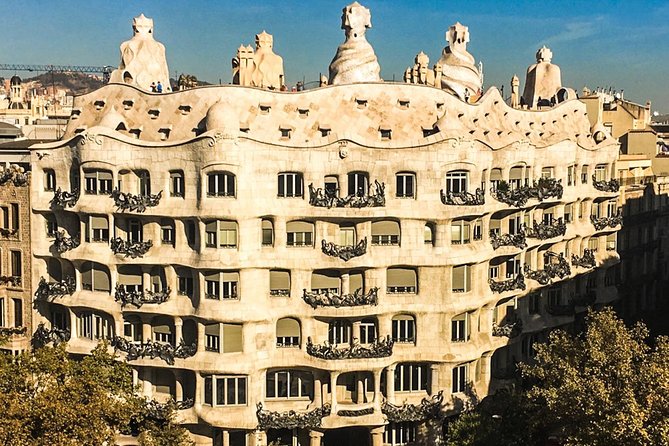 Sagrada Familia & Gaudi Tour Private or Small Group with Tickets - Walking Pace, Metro Ride, and What to Pack