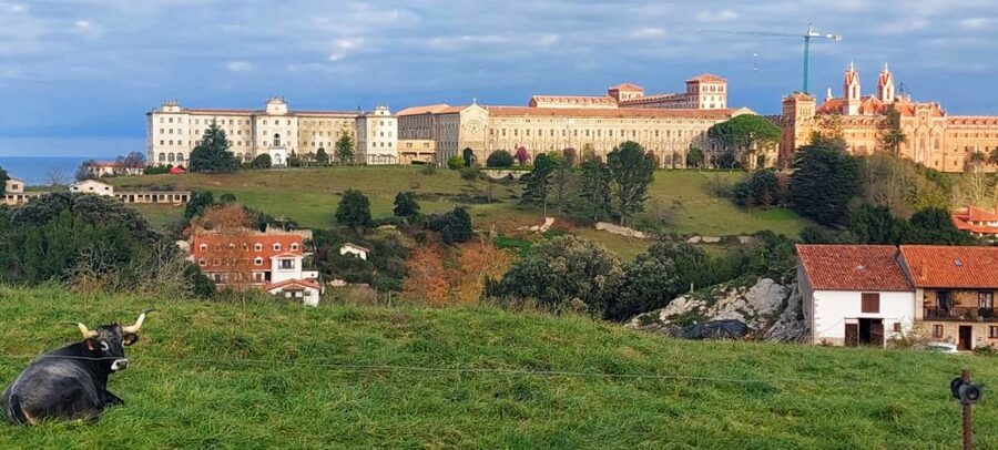 Santander: Comillas, Modernismo y Capricho de Gaudi - Who should book this Comillas Modernism tour, and who should skip it