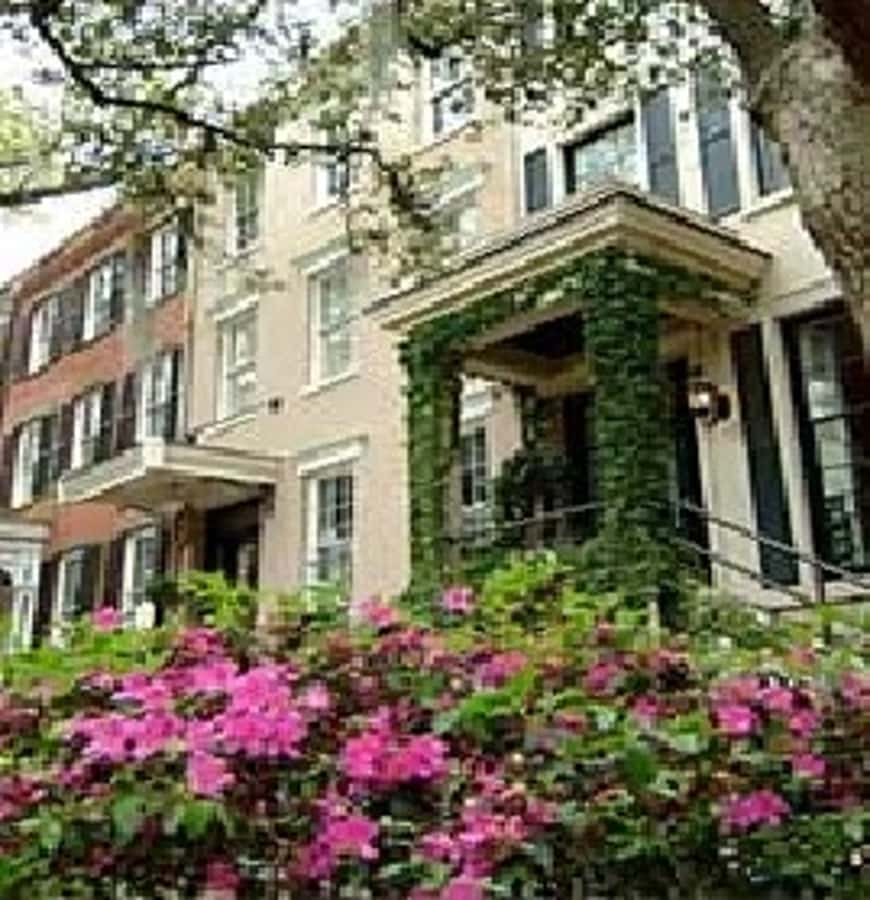 Savannah: History and Architecture Homes Walk - A 2-hour Historic District route that turns houses into a story
