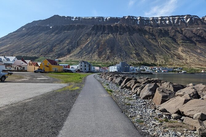 Self-Guided Tour of Ísafjörður: Art, History, and Architecture - How this self-guided audio tour works in Ísafjörður