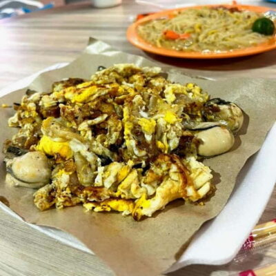 Singapore: Architecture and Food Tour with Tastings - Hawker tastings: Hainanese chicken rice, laksa, and satay in the right order