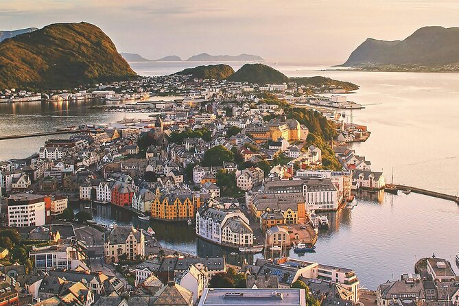 Small-Group Walk in Ålesund: Art Nouveau & Insider Tips - Key highlights you’ll feel on the walk
