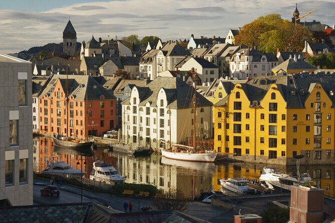 Small-Group Walk in Ålesund: Art Nouveau & Insider Tips - Stop 4: Museumsparken for the hilltop reset and panoramic pause