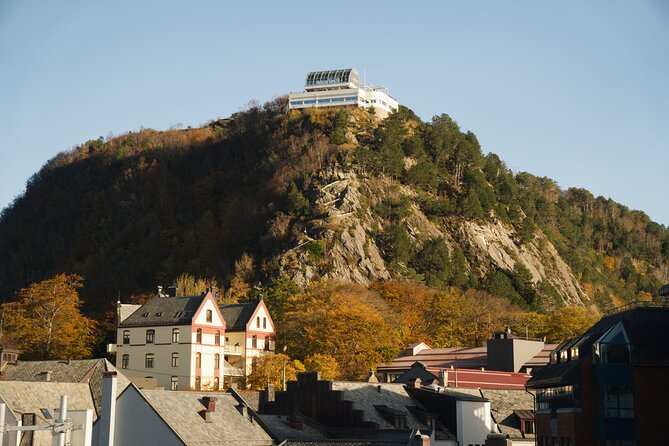 Small-Group Walk in Ålesund: Art Nouveau & Insider Tips - The guide experience: what you should expect from Lukas Klein Media