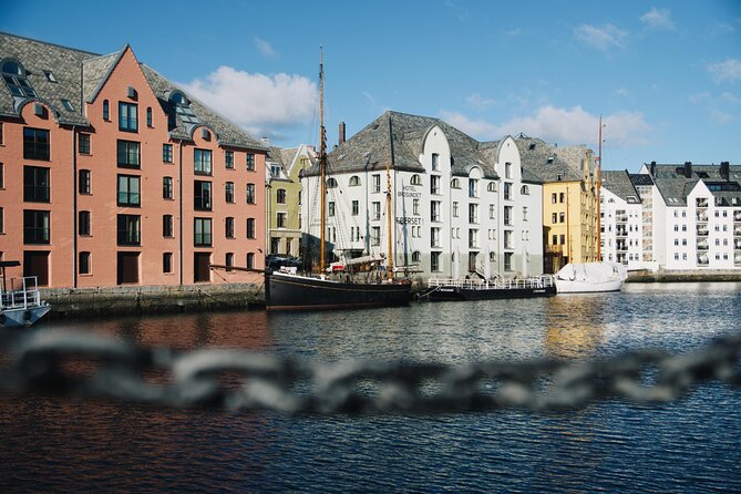 Small-Group Walk in Ålesund: Art Nouveau & Insider Tips - Price, pace, and the small-group advantage