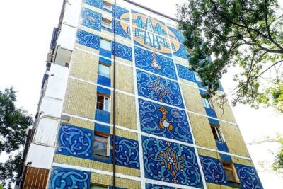 Tashkent Soviet Architecture (Modernism) and Subway station tour. - Start at Hotel Uzbekistan: Amir Temur Square’s Big Statements
