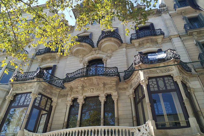 The Story of Gaudi and Modernism Private Walking Tour - Why Gaudí and Modernism Works So Well on Foot