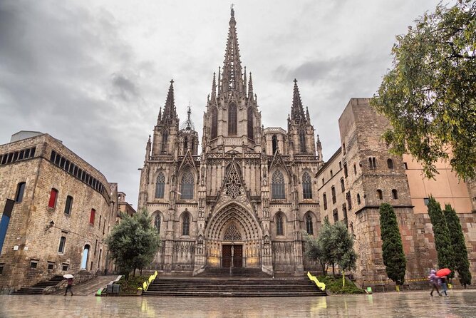 The wonders of architecture 2 hours on foot in Barcelona - Key highlights at a glance