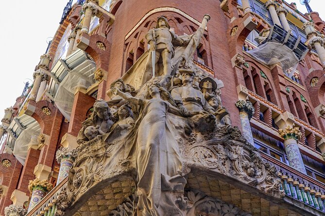 The wonders of architecture 2 hours on foot in Barcelona - Casa Amatller: another Apple of Discord house with a different attitude