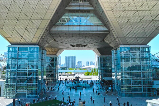 Tokyo Architecture and Contemporary Art Walking Tour with a local guide - Omotesando and Prada Area: Fashion Streets Meet Architecture