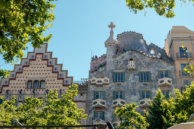 Treasures of Barcelona: Private Gaudi Walking Tour - Starting on La Rambla: A Simple Meeting Point
