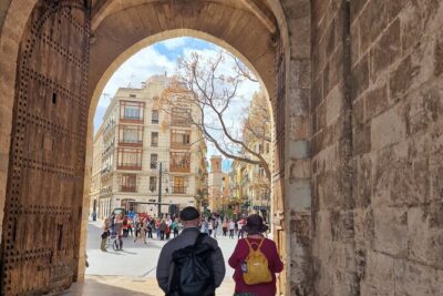Valencia: Art & Architecture Guided Tour with Monuments Tickets - Torres dels Serranos: the medieval gate that ties into the Turia