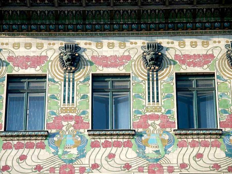 Vienna Art Nouveau Walking Tour - Metro Ride to the Imperial Station Near Schönbrunn
