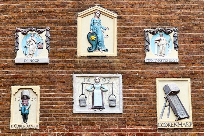 Walking Tour about Golden Age Architecture, private local guide - Huis Bartolotti: red brick wealth and Italian trading connections