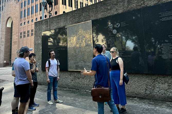 Walking Tour of Houston: History, Architecture, Street Art - Art Deco power: the Gulf Building and City Hall in one day’s worth of style