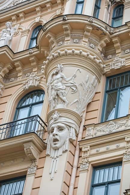 Walking Tour of Riga's Beautiful Art Nouveau Architecture - Group style and language: plan around German