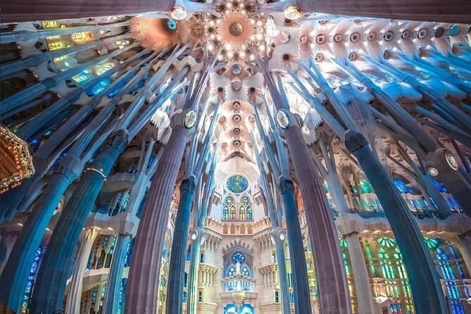 Wonders of Gaudi: Park Guell & Sagrada Familia Private Tour - Timing details that can affect your day